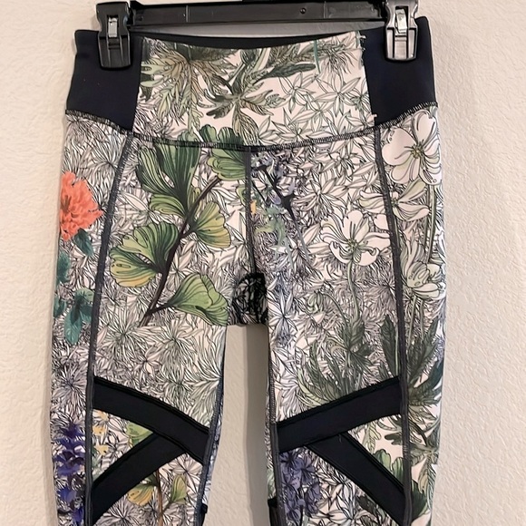 Calia Women’s Leggings Small Tropical Colorful Floral Activewear Workout - Picture 5 of 17